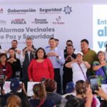 Puebla’s Governor Delivers 100 Alarm Systems to Neighborhood Peace Committees