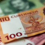Mexican Peso Gains Ground as Dollar Weakens at Start of Crucial Week