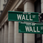 Wall Street Kicks Off Week with Moderate Gains Amidst Expectations of US Rate Cuts