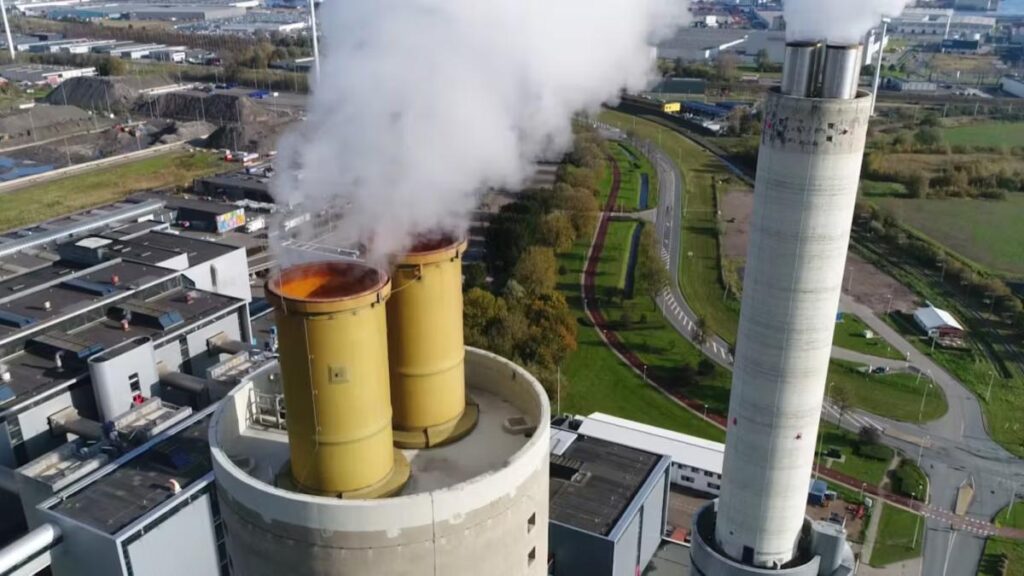 Global CO2 Emissions from Fossil Fuels to Hit New Record in 2025, Report Warns Climate Goals Unreachable