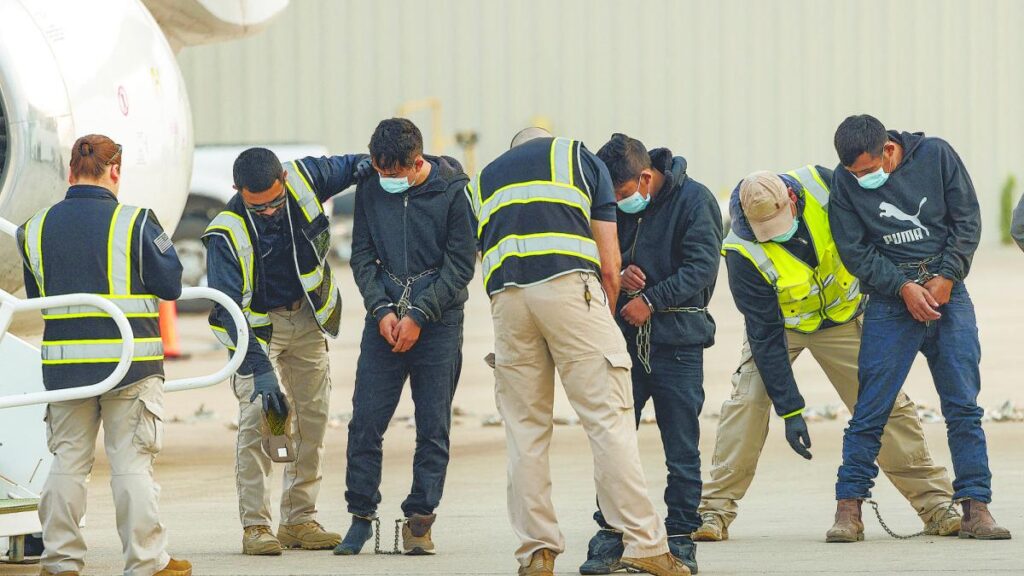 Human Rights Watch Accuses US of Complicity in Torture of Venezuelan Migrants Deported to El Salvador