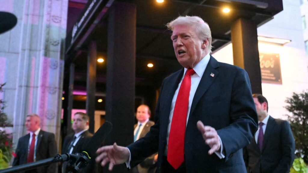 Trump Urges Justice Department to Investigate Epstein’s Ties with JPMorgan and Prominent Democrats, Including Bill Clinton