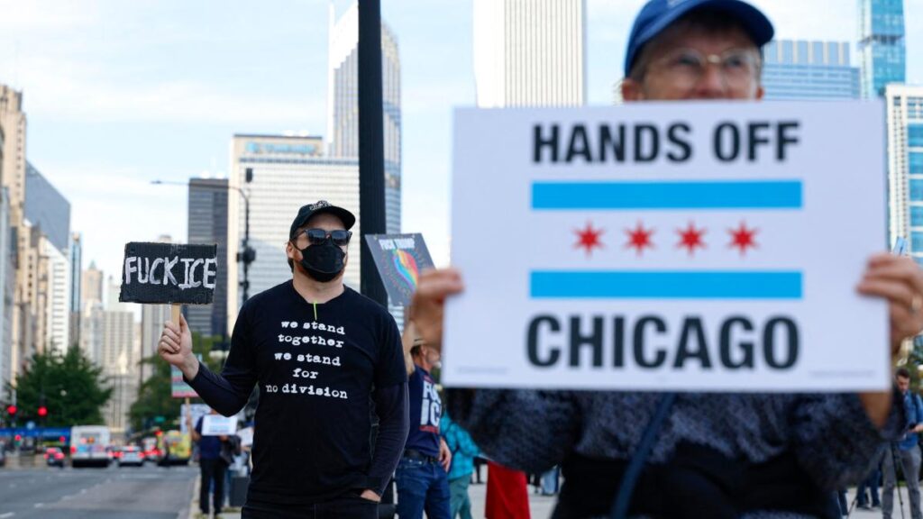 Federal Judge Orders Release of Hundreds of Undocumented Migrants in Chicago on Bail