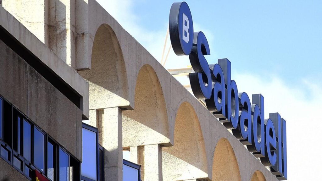 Banco Sabadell Reevaluates Aggressive Expansion in Mexican Retail Banking