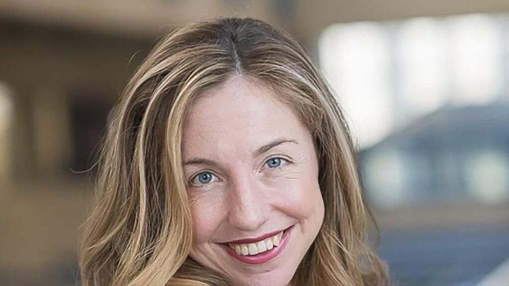 The Power of Human Connections: How Elizabeth Dunn’s Research Impacts Employee Happiness and Productivity