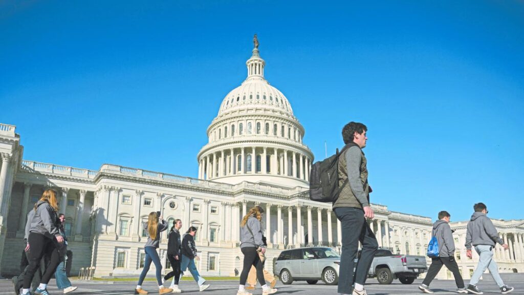 IMF Signals Economic Strain in the U.S., Predicts Slower Growth