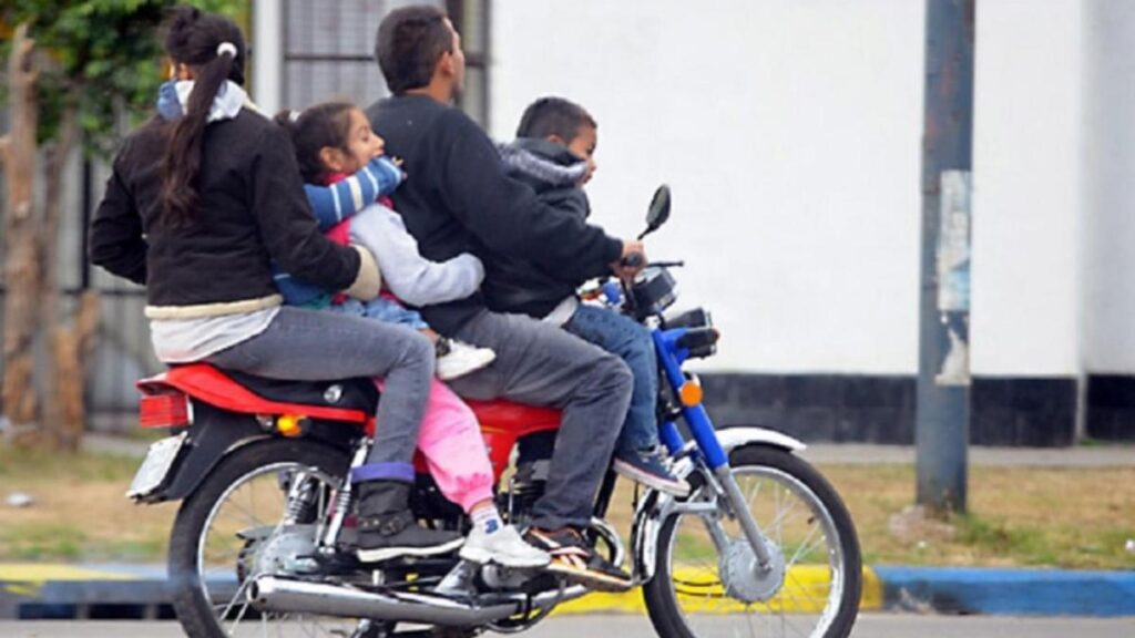 New Traffic Regulations in Mexico State: Stiff Fines for Carrying Minors on Motorcycles