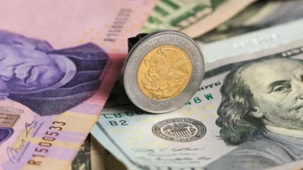 Mexican Peso Posts Biggest Gain Against the Dollar in Three Decades