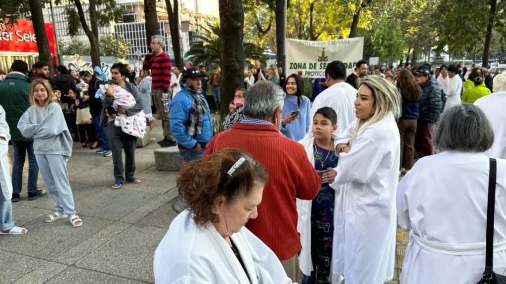 Earthquake Shakes Mexico City and Central Mexico: 12 Injured and Damages Reported
